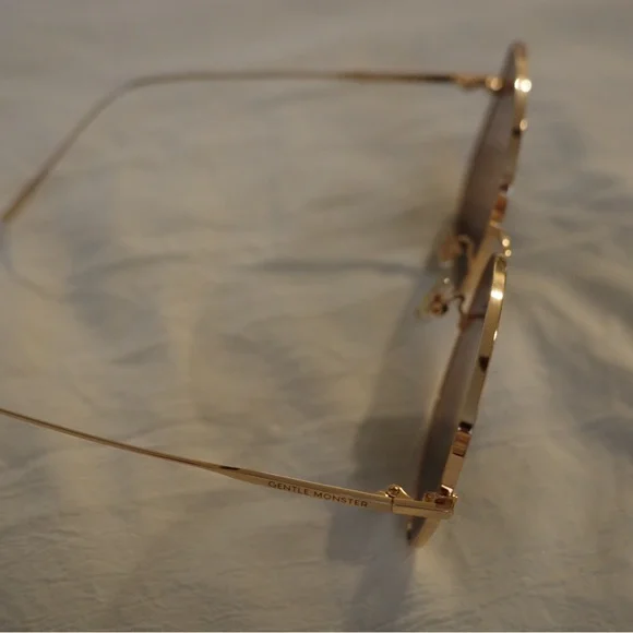 Gentle Monster Diane 02 Black and Gold Sunglasses - Picture 8 of 11